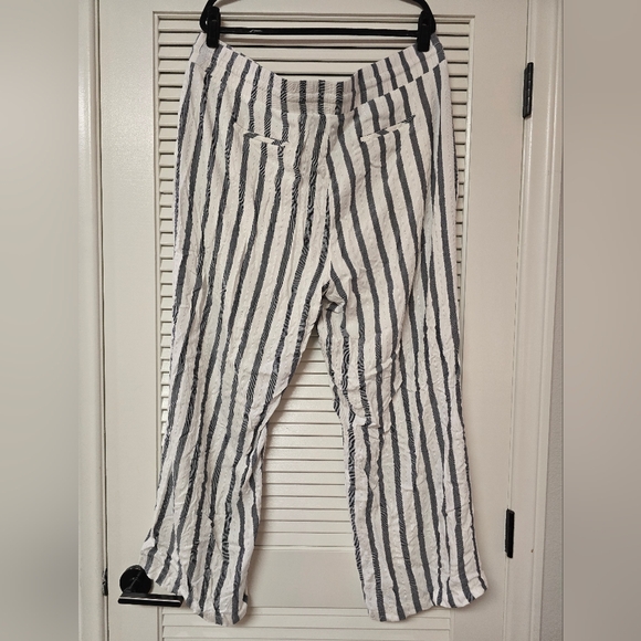 New Directions - (Plus-Size) Striped Lightweight Pants W Pockets With Drawstring - Picture 2 of 5